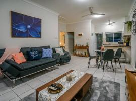 ZEN HIDEAWAY COZY 2-BR/2-BA Modern Unit in Alawa, hotel perto de Marrara Sporting Complex, Casuarina