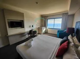 ZEN88 ESPLANADE: Hotel Suite w/ Ocean/Sunset Views