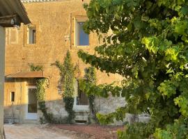 MAS DE LA FORGE NOGUIER, hotel v destinaci Vergèze