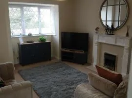 Sunningdale homely detached family/contractor 3 bed house