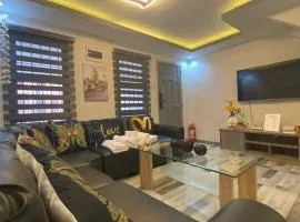 MAJESTIC 2 BR TOWNHOUSE - near AQUA PLANET & CLark Airport - TRP8