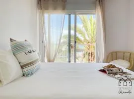 Maravillosas vistas a la bonita playa de Campello.