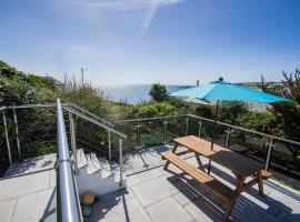 Coastguard Cottage Cornwall - Sea & Harbour Views, hotel u gradu Mevagissey