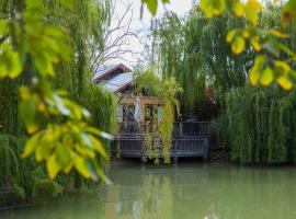 Perricoota Vines Retreat, hotel in Moama