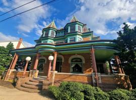 VAAST Bed & Breakfast, hotel con pileta en Adamstown