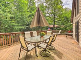 Big Bass Lake Family Cabin with Deck Near Beach!, villa i Gouldsboro