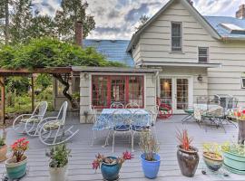 Charming Historic Retreat Near Poverty Bay!, hotel in Federal Way