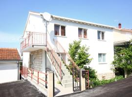 Apartments with parking space Trpanj, Peljesac - 10083, hotel in Trpanj