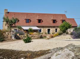 Longère rénovée sur les hauteurs de Perros-Guirec, hotel u blizini znamenitosti 'Golf-teren Saint-Samson' u gradu 'Perros-Guirec'