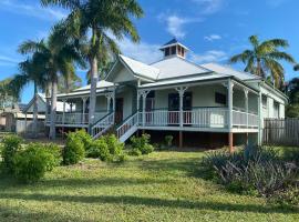 Stunning Queenslander in Prime Annandale Location, holiday home in Townsville