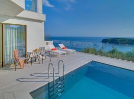 LIVINGHOME SUITES, hotel dengan jacuzzi di Parga