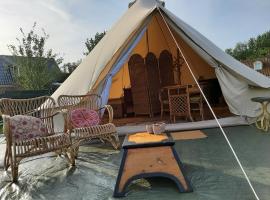Glamping De Vrije Wind, Tentverhuur, hótel í Houwerzijl