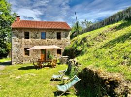 La petite Maison du Bonheur & Jacuzzi, holiday rental in Croze