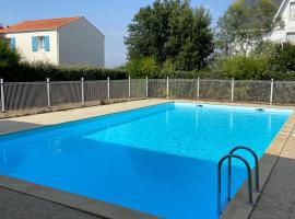 T2 en résidence avec piscine proche île madame et océan, hotel met parkeren in Le Port-des-Barques