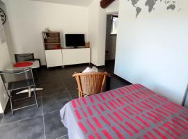 Studio R Homps, hotel v destinaci Homps