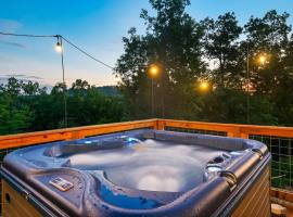 ULTIMATE Summer Escape! Cabin-Hot Tub-Cozy-View-Minutes2Fun, viešbutis mieste Sevirvilis