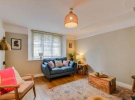 Cheerful 3 bed Grade II Central Cottage, villa in Cirencester