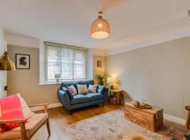 Cheerful 3 bed Grade II Central Cottage