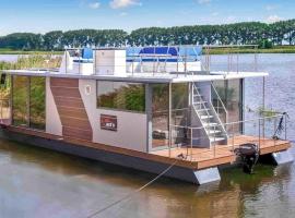 Awesome Ship-boat In Blotnik With Wifi And 2 Bedrooms, barco en Błotnik