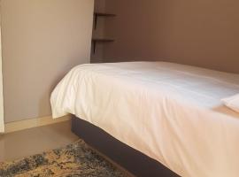 Poblar's Bed & Breakfast, hotel with parking in Soweto