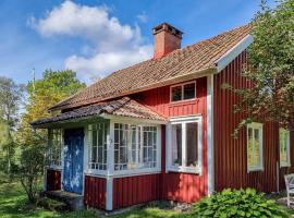 Amazing Home In Frgelanda With Kitchen, hotel na may parking sa Färgelanda