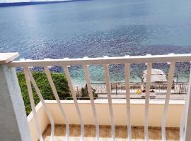 Apartments Doris i Iris, hotelli kohteessa Podstrana
