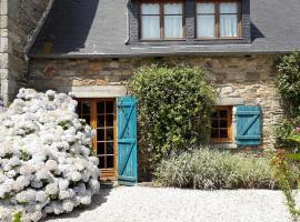 Ti Dour - Gîte de charme à la campagne - côte de granit rose โรงแรมที่มีที่จอดรถในBégard