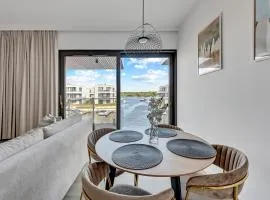 Sol Marina - Pool, SPA, Wellness, Riverview & Parking by Downtown Apartments