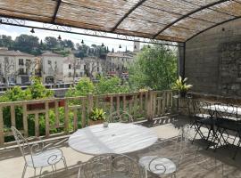 Déjeuner au bord de l'eau, appartement in Sommières