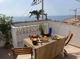 Oldtown family house with amazing terrace - 3 minutes from beach!