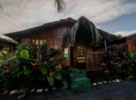 Mindo GlamBird Glamping & Lodge, glamping site in Mindo