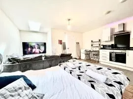 Lt Properties Luton town centre studio Tv Netflix Ground Floor 2