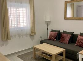 New 2 rooms flat fully equipped 5 min to Bat Yam beach near Tel Aviv，巴特亞姆的海濱度假屋