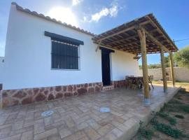 Chalet cerca de la playa La Barrosa, cabană din Chiclana de la Frontera