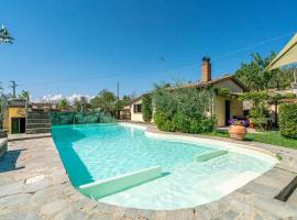 Nice Home In Arezzo With Outdoor Swimming Pool, Wifi And 1 Bedrooms – hotel z parkingiem w mieście Antria