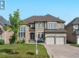 Rooms in Luxury Vaughan Home, hotel berdekatan Canada's Wonderland, Vaughan