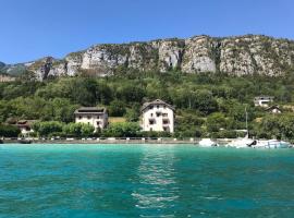 Rare 2 bedroom with private beach on Lake Annecy, hotel in Doussard