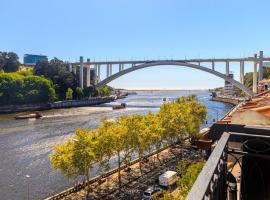 108MM House, hotel near Arrabida Bridge, Porto