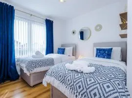 Liverpool 4 Bed! Sleeps 9! Groups and Contractors! FREE OFF STREET PARKING! 3 Toilets! FREE WIFI!