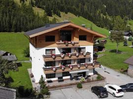 Pension Alpenperle, habitación en casa particular en Holzgau