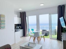 HomeForGuest The Cliff House Gran Canaria with Sea views: Sardina'da bir otel