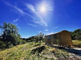 Robins Retreat - orchard with hot tub - see extras, rental liburan di Alfriston