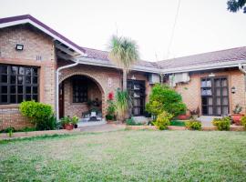 Pitikwe Hill Guesthouse, vacation rental in Lobatse