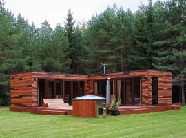 Roheluse metsamaja with hot tub and sauna, vakantiehuis in Kõrve Üks