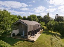 The wood house/La Maison Bois, sewaan penginapan di Montembœuf