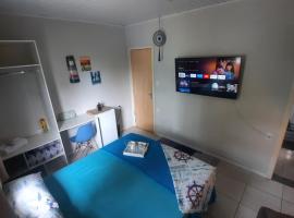 Suíte Azul com SmartTv, Cama Queen e Banheiro Privativo, B&B in Itajaí