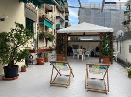 SUNNY APARTMENT with big terrace, hotel a Rapallo