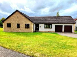 Boutique Four Bed Holiday Home in Inverness, hotel with parking in Inverness