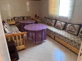 2 Zimmer Wohnung Corniche Nador Sidi Ali- am Meer & Wifi, vila v destinaci Nador
