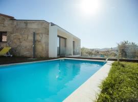 Casa da Vila - Pool & Hot Tub with Mountain View in Gerês, holiday home in Terras de Bouro